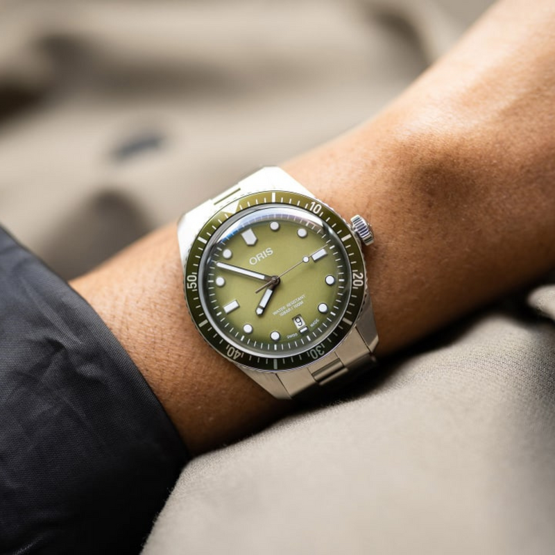 DIVERS SIXTY-FIVE DATE - GREEN